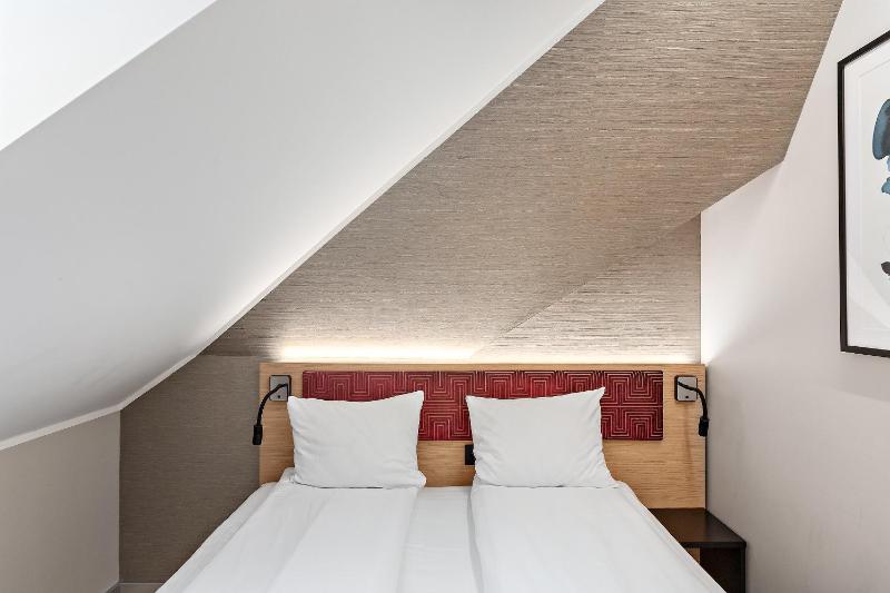 Economy Double Room image 3