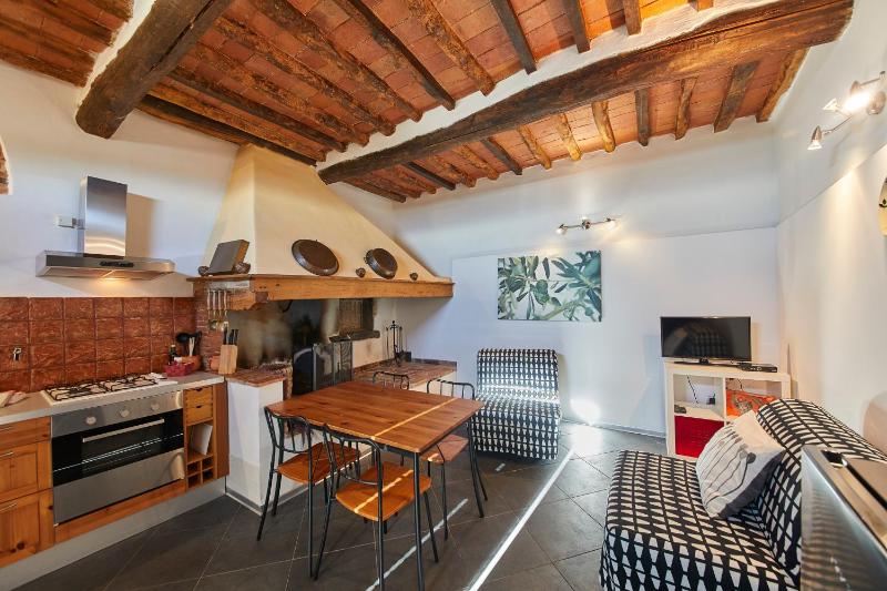 One-Bedroom Apartment image 4