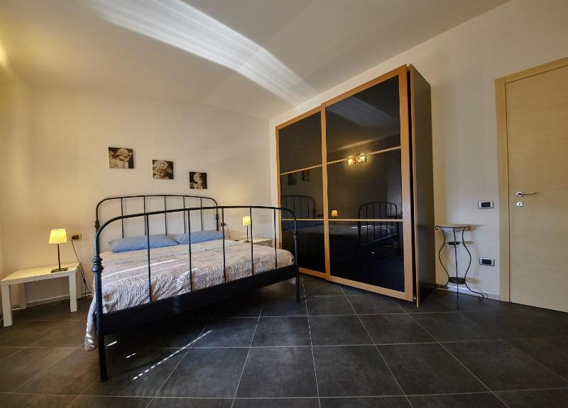 One-Bedroom Apartment image 3