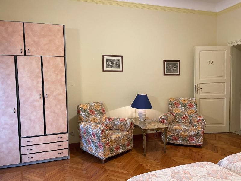 Twin Room with Shared Bathroom image 2