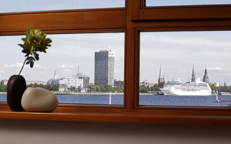 Double Room with River View image 3