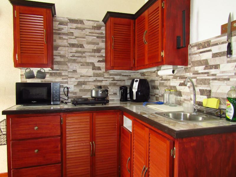 Cozy 1 bed Apt 2B in Rockley near American Embassy - image 14