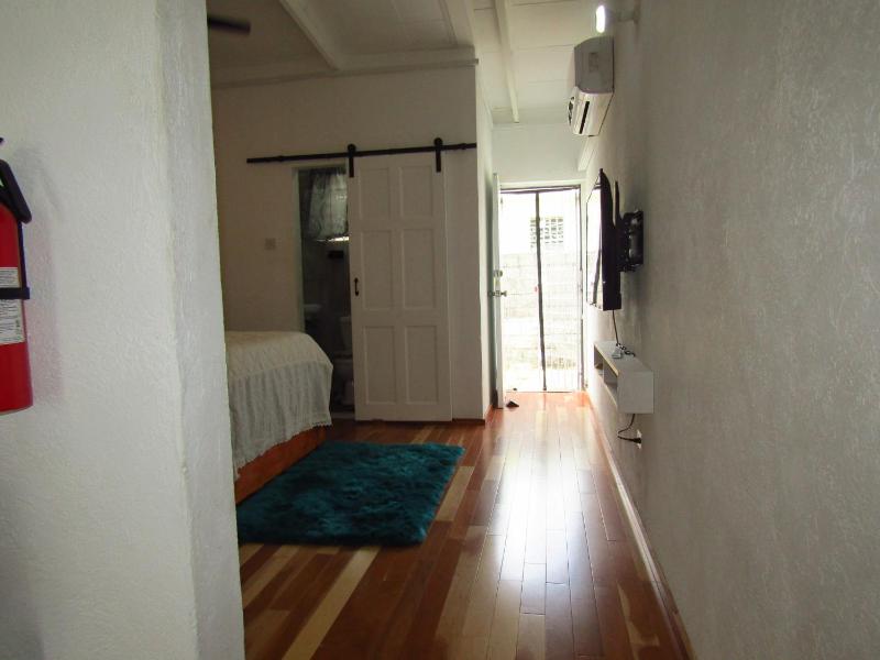 Cozy 1 bed Apt 2B in Rockley near American Embassy - image 4