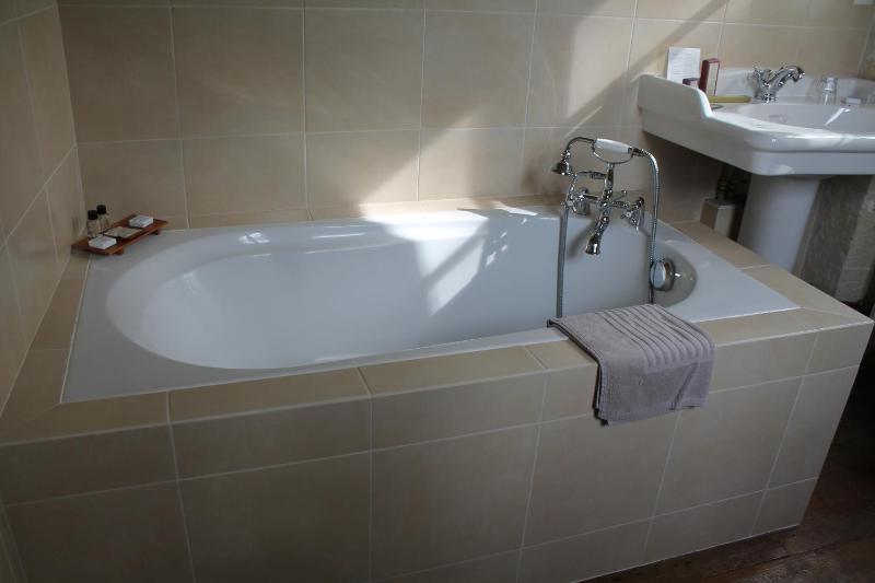 Family Room (4 Adults) image 2