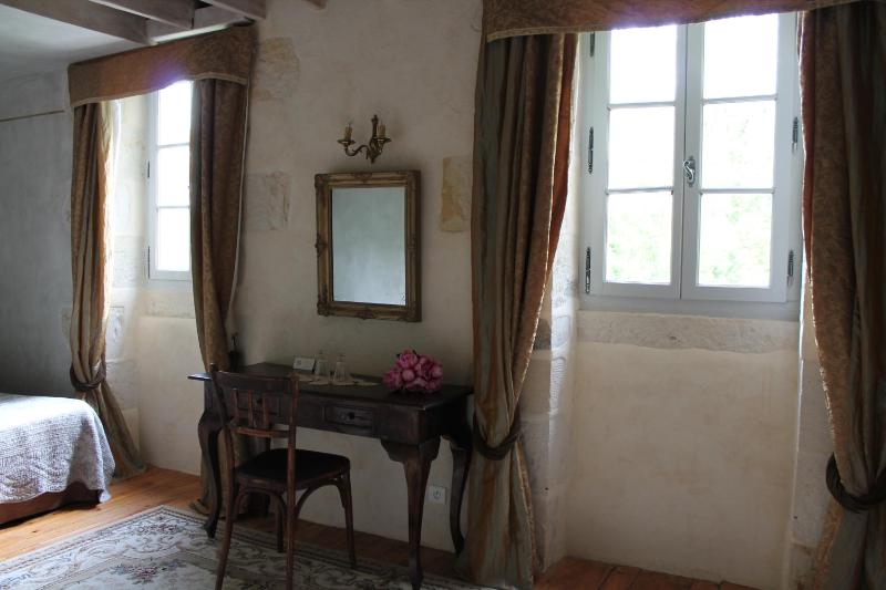 Large Double Room image 4