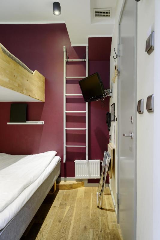 Economy Twin Room without Window image 2