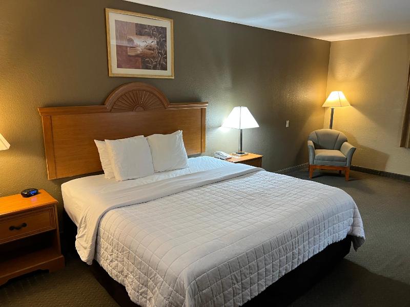 King Room - Non-Smoking image 2