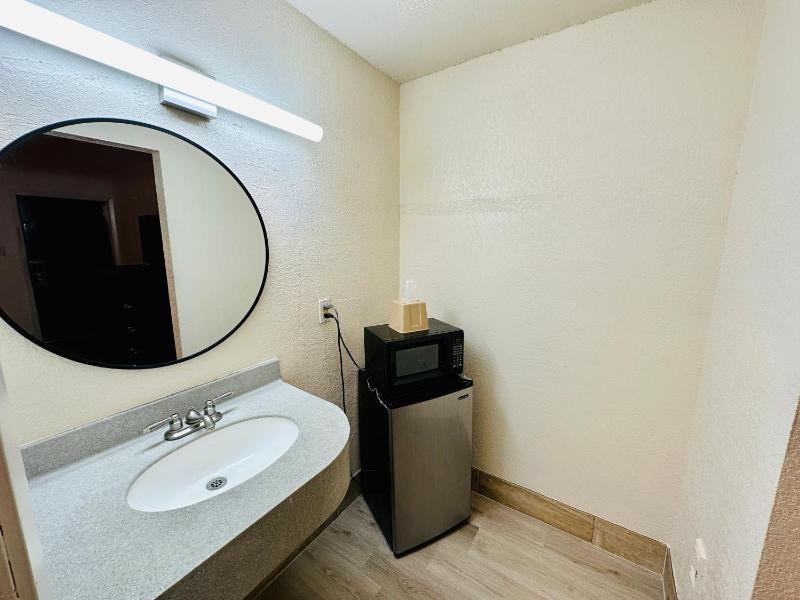 King Room image 3