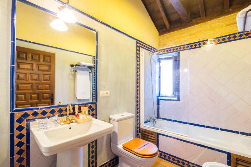 Deluxe Double Room with Alhambra Views image 2