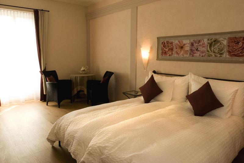 Double Room image 2