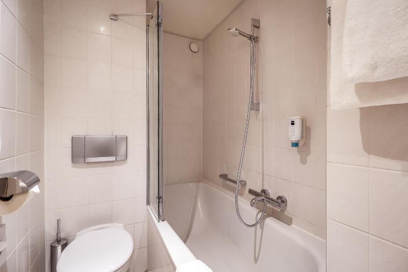 Standard Twin Room image 2