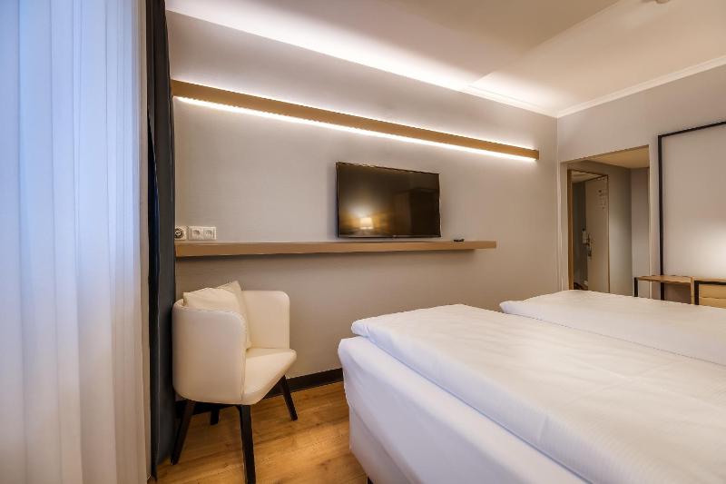 Standard Double Room image 4