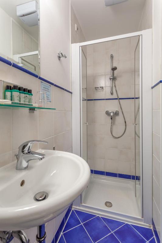 Standard Single Room image 2