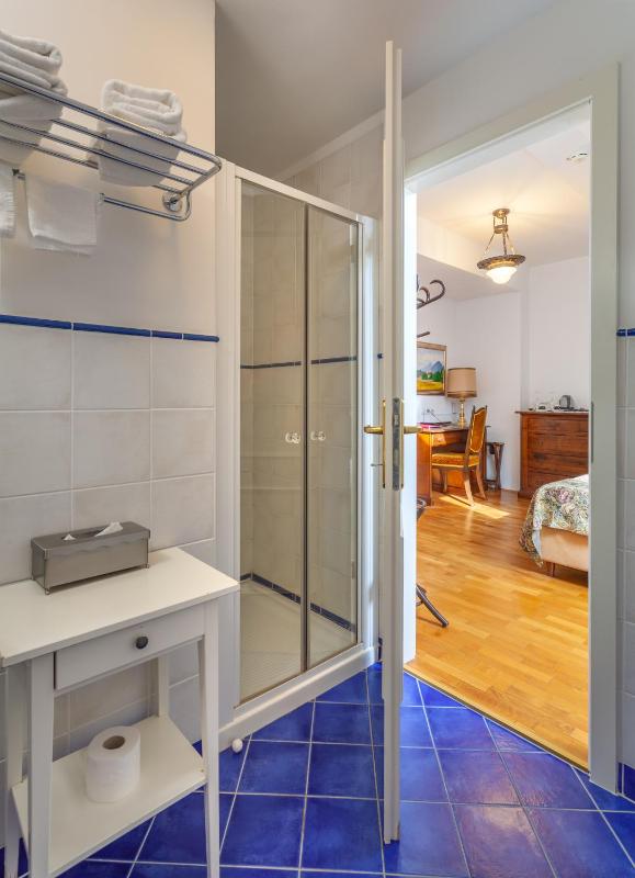 Standard Double Room image 3