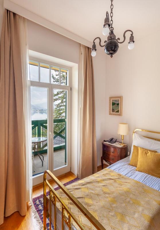 Single Room with Balcony and Lake View image 4