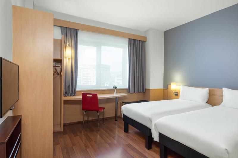 Standard Room with Two Single Beds image 3