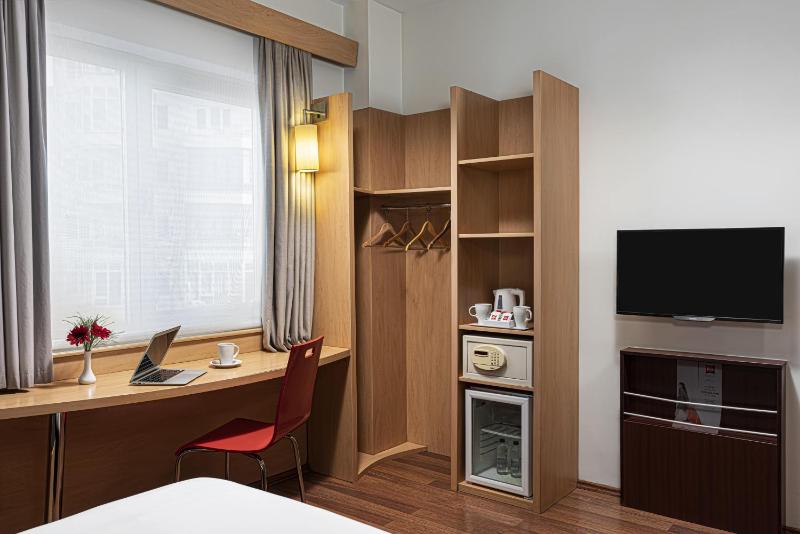 Classic Double Suite - Disability Access image 1