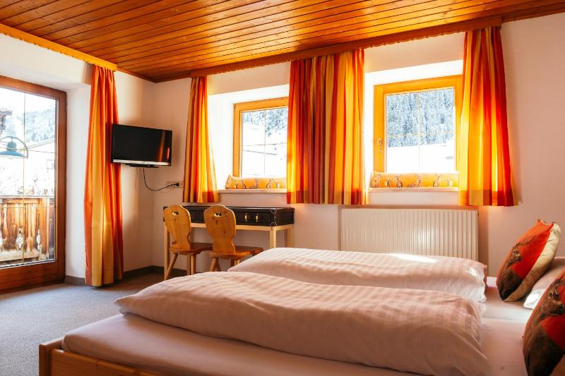 Small Double Room - Annex image 3