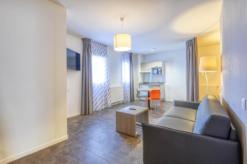 One-Bedroom Apartment image 3