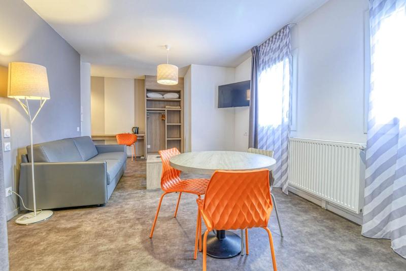 One-Bedroom Apartment image 4