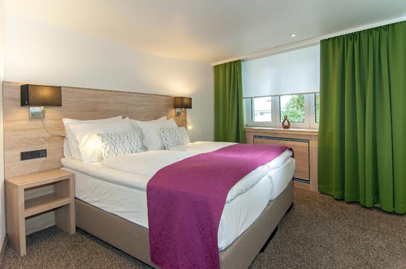 Deluxe Double Room with Shower image 4