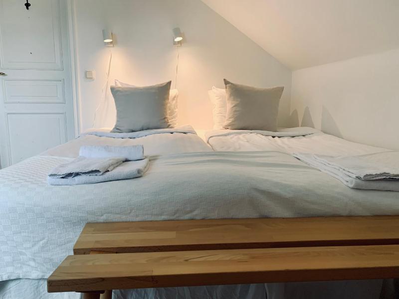 Twin Room with Shared Bathroom - Pets not Allowed image 3