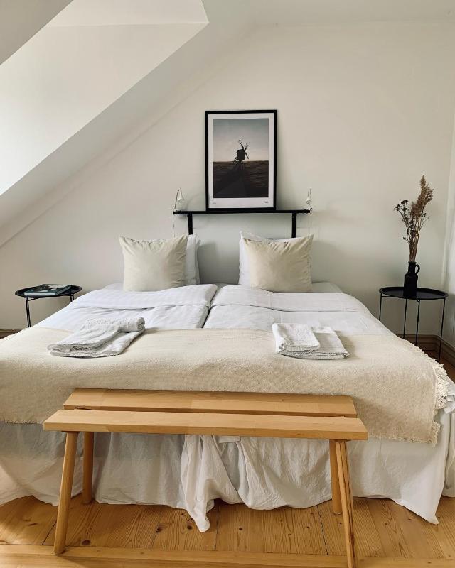 Large Twin Room - Pets not Allowed image 1
