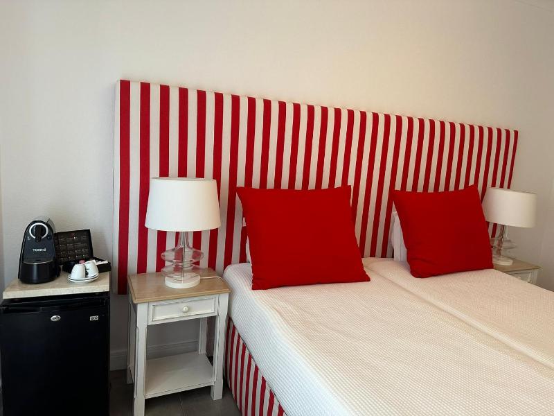 Twin Room with Pool View image 2