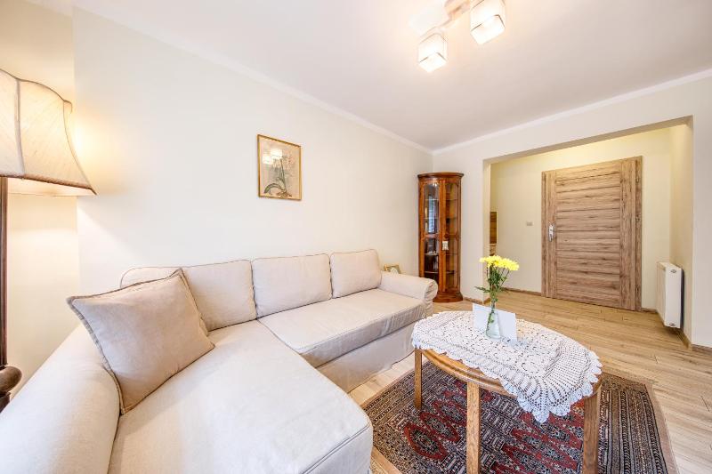 One-Bedroom Suite with Garden View image 4