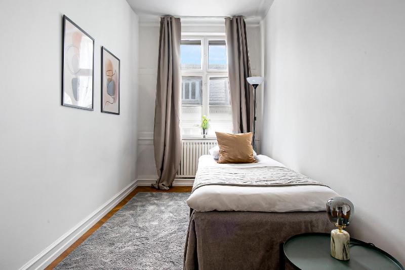 Square - Spacious 6-Bdr Apt Near Nyhavn - image 13