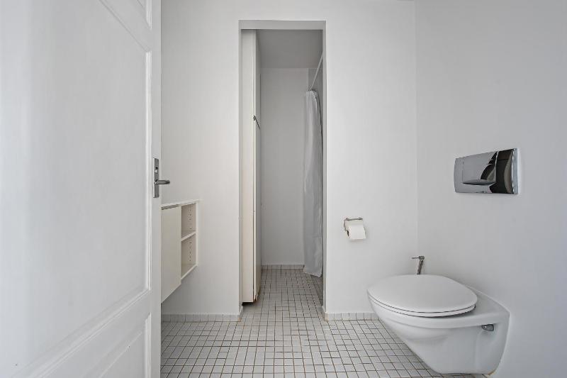 Square - Spacious 6-Bdr Apt Near Nyhavn - image 8