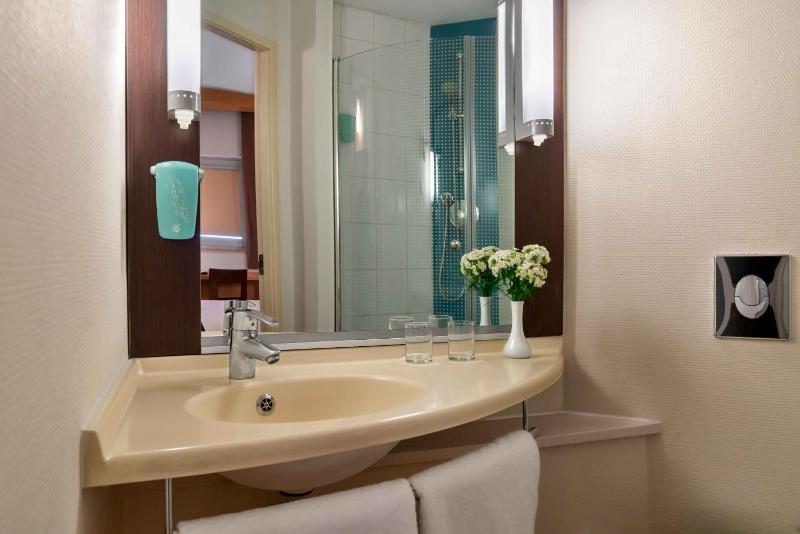 Standard Double Room image 2
