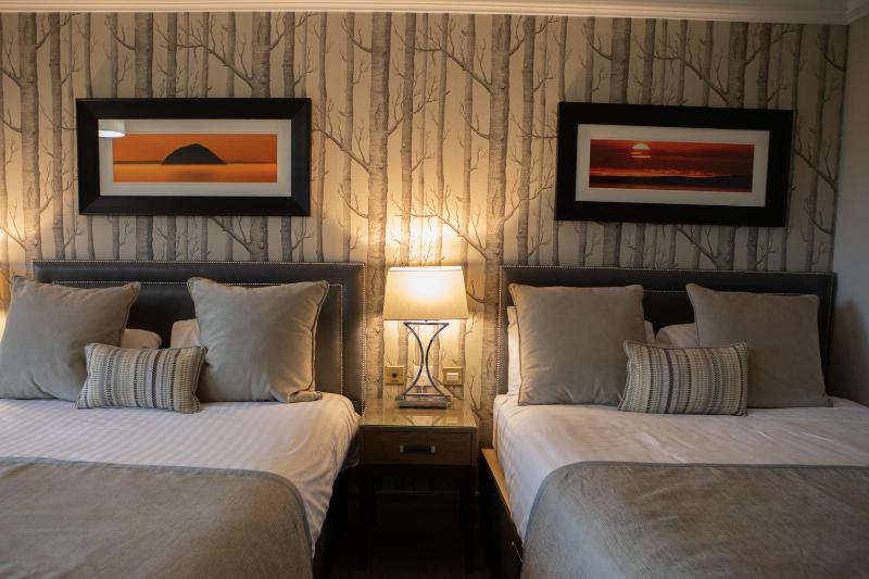 Double Double Room image 4
