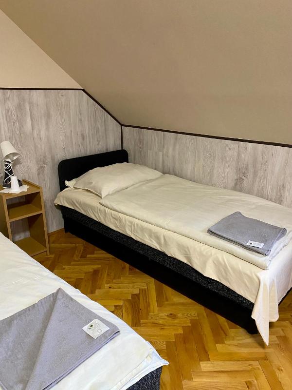 Twin Room image 2