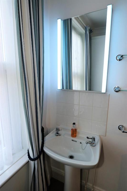 Double Room - First Floor image 4