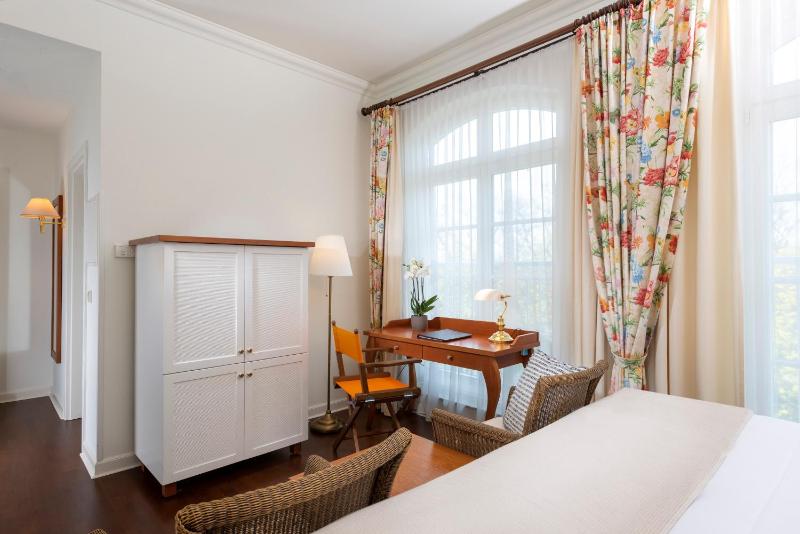 Standard Double Room image 3