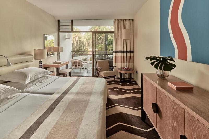 Twin Room image 3