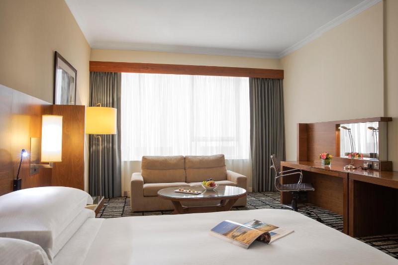 One Bedroom Suite with Balcony image 4