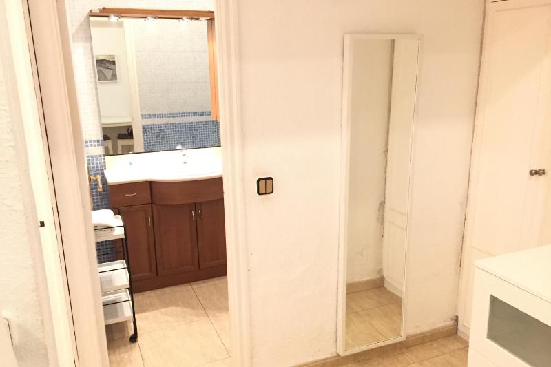 NEW! Cute apartment near metro - image 5