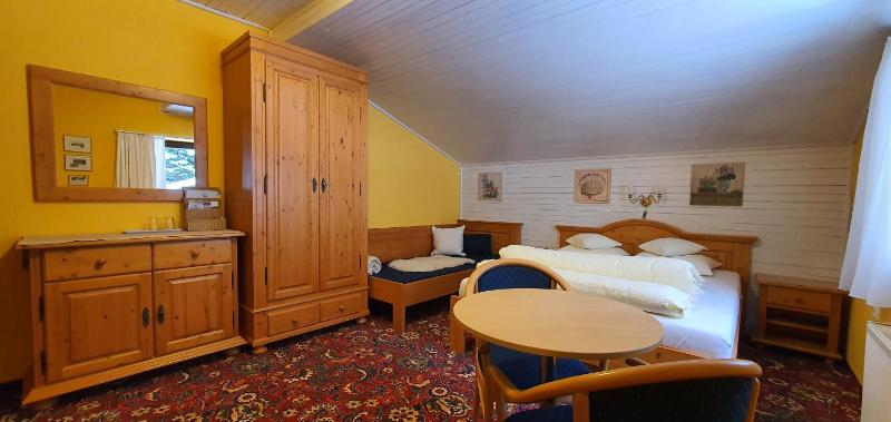 Double or Twin Room image 3