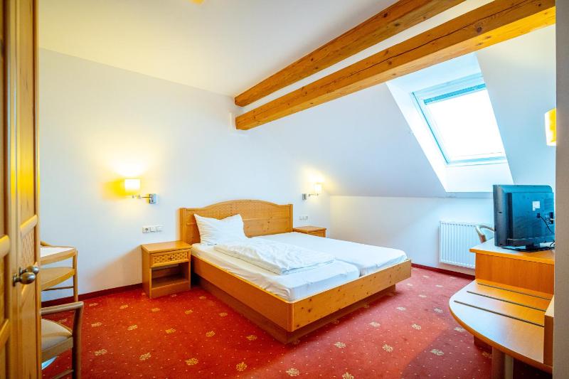 Large Single Room image 4