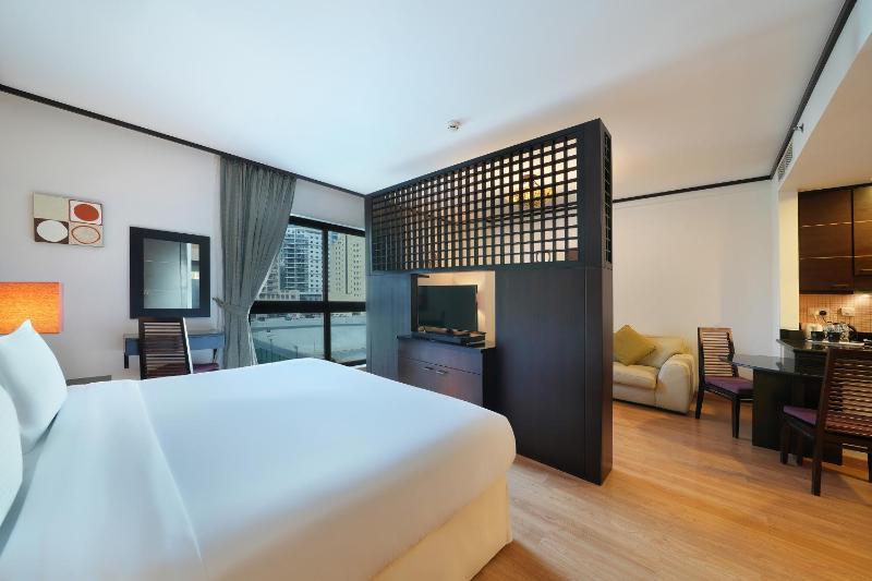 Studio - King Bed image 1