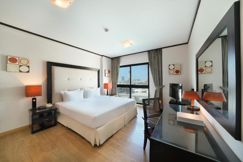 One Bedroom Suite - King Bed image 1