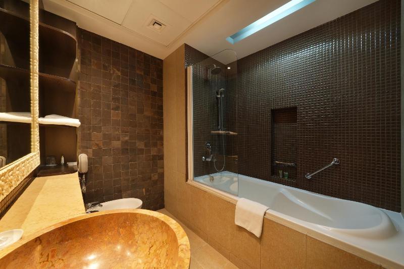 Two Bedroom Suite - King and Twin Beds image 3