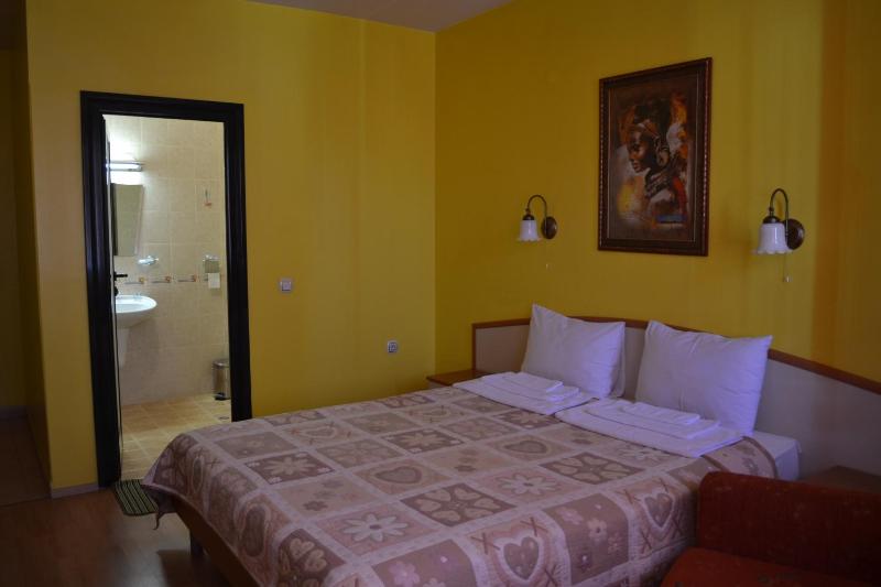 Queen Room image 1