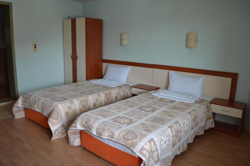 Double Room image 3