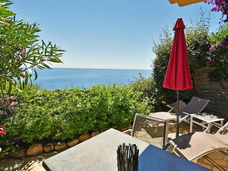 Apartment with Sea View image 2