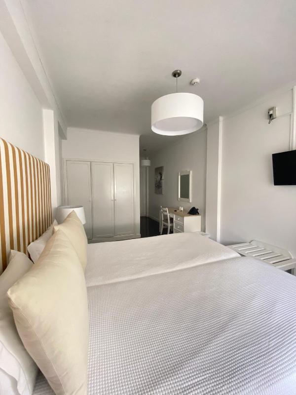 Single Room image 4