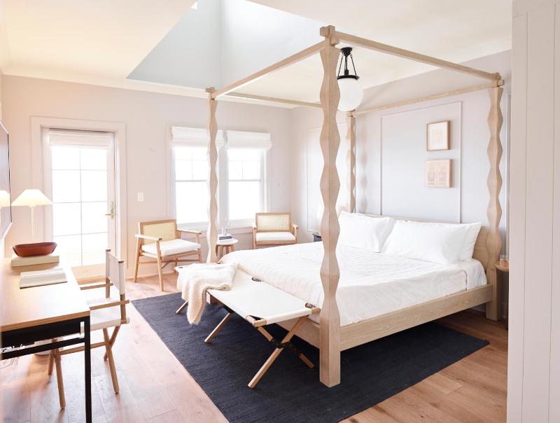 King Room with Balcony image 4