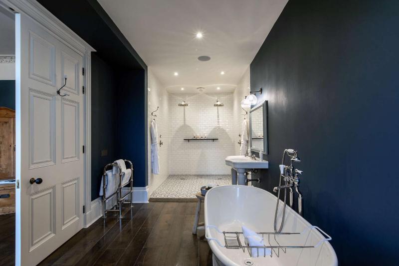 Superior King Room image 2